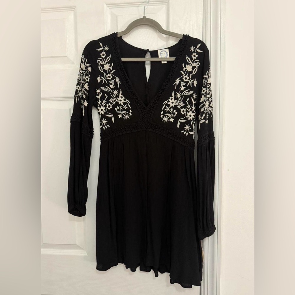 Francesca’s Black V-Neck Dress